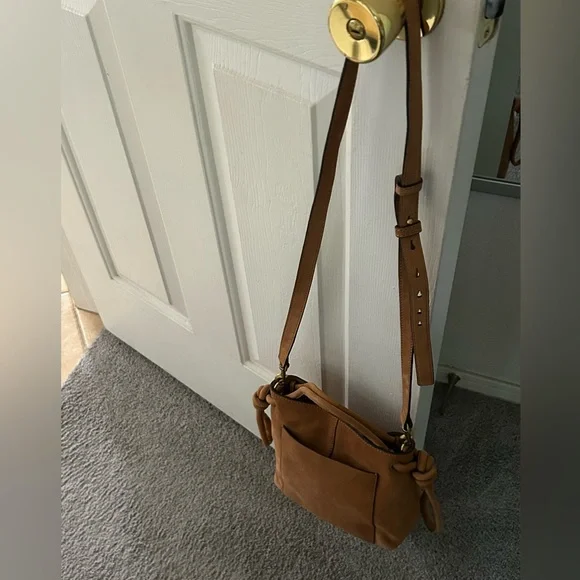 💼 Lucky Brand Suede Leather Small Crossbody Bag (Like New)💼 - Picture 7 of 13